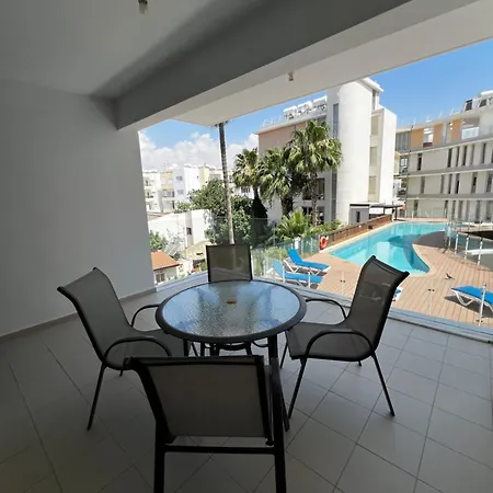 Apartment Pool View Flat In Centre Larnaca